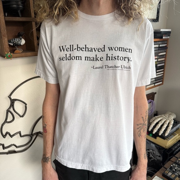 Vintage 2000s Well-Behaved Women Seldom Make History White Tee USA ~ Size M - Picture 2 of 9